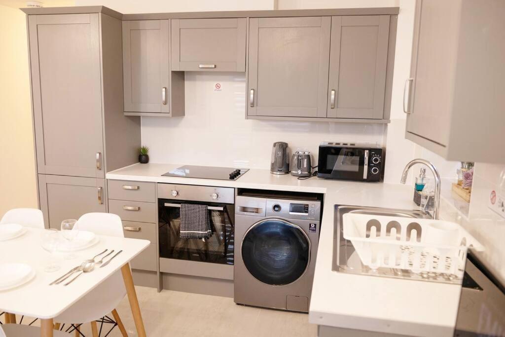 Walnut Luxurious 2-Bedroom With Ensuite - Parking, Netflix, Wifi - Close To Oxford, Bicester & Blenheim Palace Kidlington Dış mekan fotoğraf