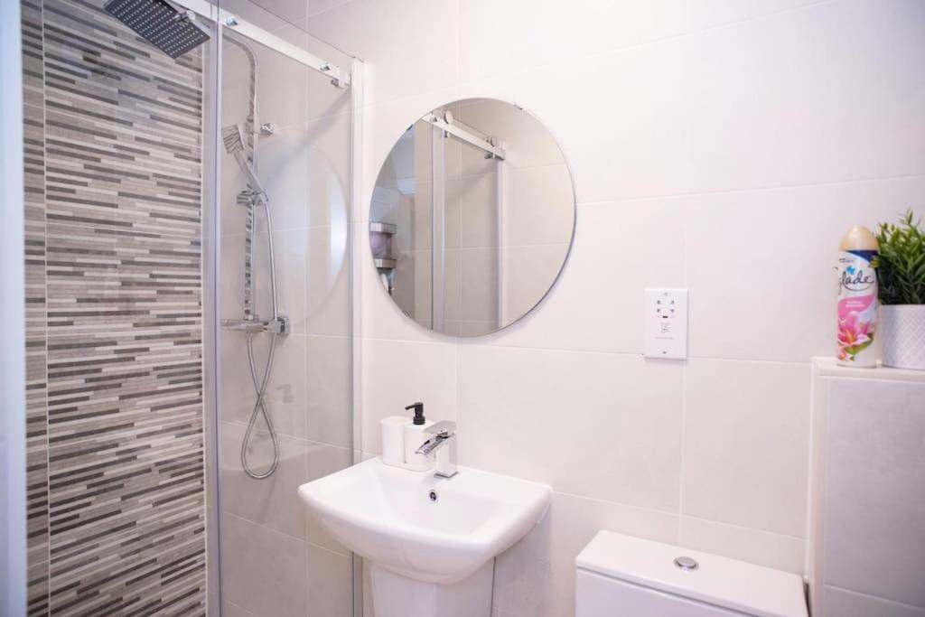 Walnut Luxurious 2-Bedroom With Ensuite - Parking, Netflix, Wifi - Close To Oxford, Bicester & Blenheim Palace Kidlington Dış mekan fotoğraf