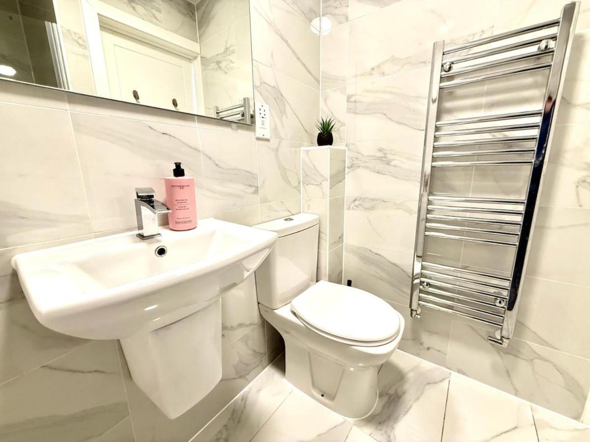 Walnut Luxurious 2-Bedroom With Ensuite - Parking, Netflix, Wifi - Close To Oxford, Bicester & Blenheim Palace Kidlington Dış mekan fotoğraf